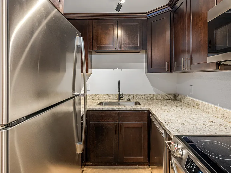 Walnut Manor — Photo 21