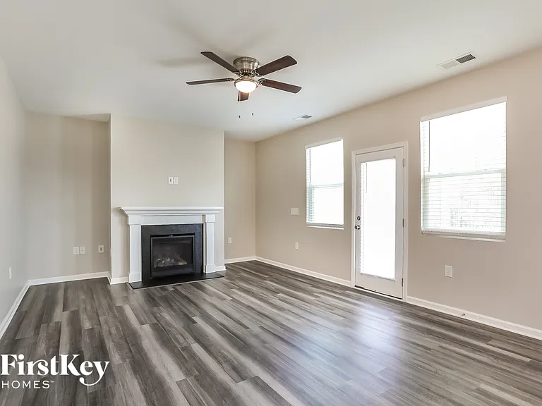 510 Porch Swing Pl — Photo 4