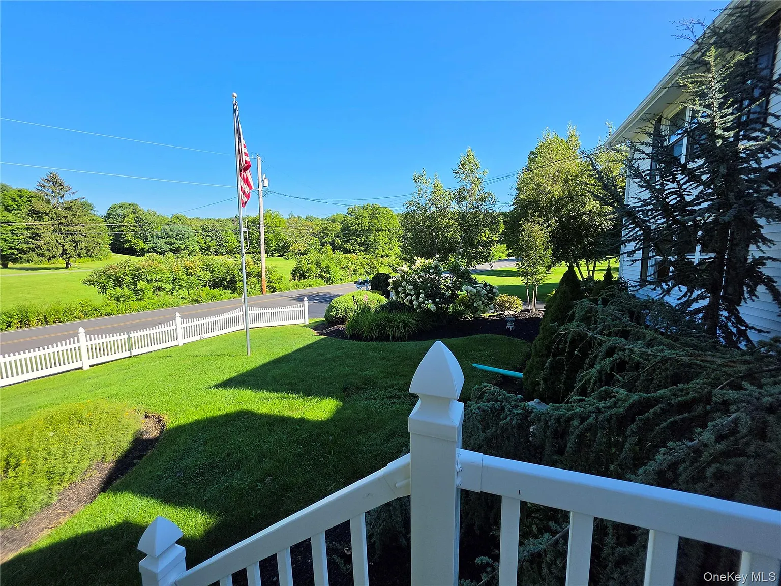 2 bed, 1.0 bath, 864 sqft, $2,000 — Photo 2