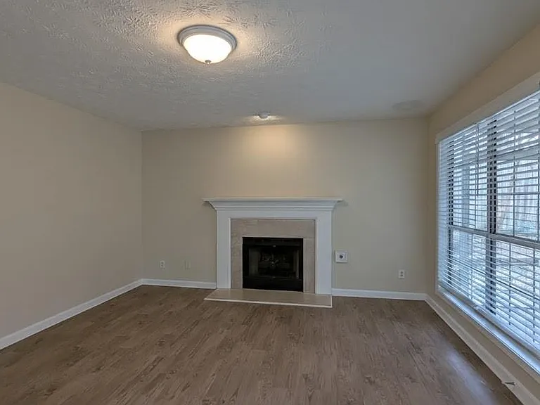 710 Suwanee Lakes Cir — Photo 7