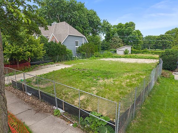 2nd image of 938 Waverly Rd