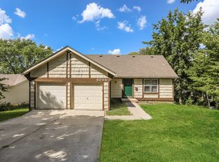 8204 W 57th St, Overland Park, KS 66202
