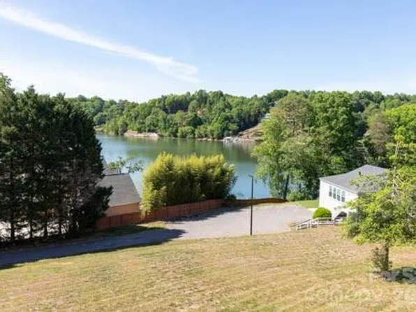 1050 21st Ave NW APT 90, Hickory, NC 28601