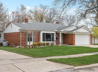 654 Leicester St, Plymouth, MI 48170