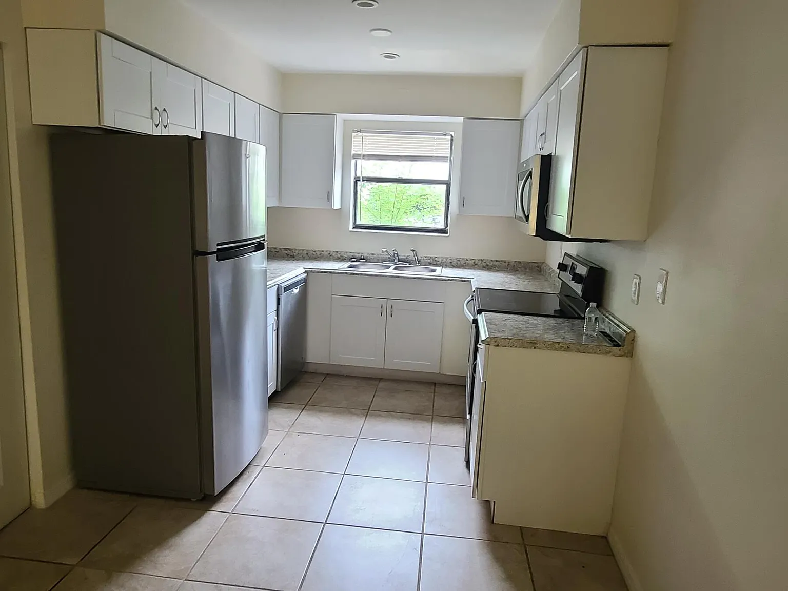 2 bed, 2.0 bath, 1200 sqft, $1,400 — Photo 3