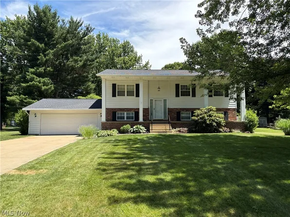 4491 Merlin Dr, Uniontown, OH 44685