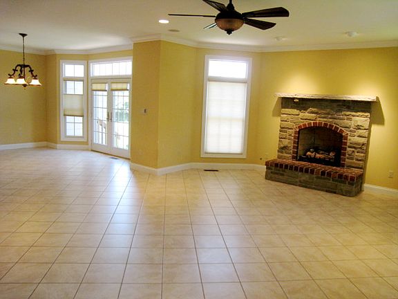 4th image of 33 Chapel Hill Est