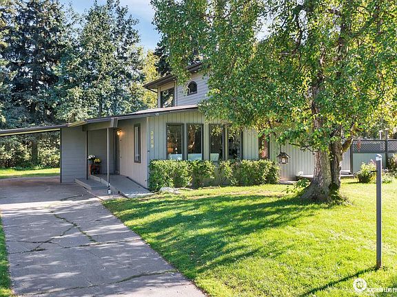 2nd image of 3909 Brentwood Cir