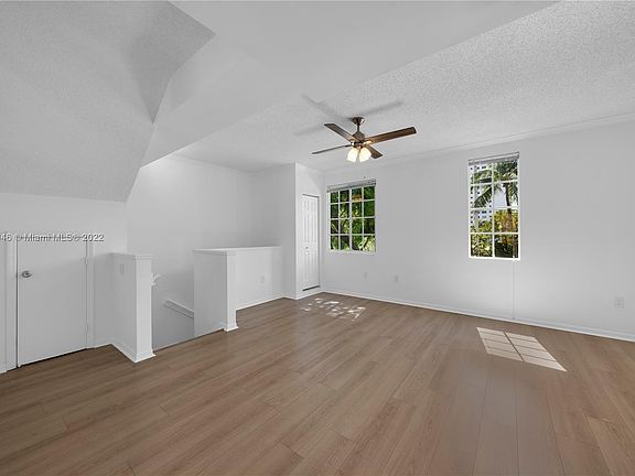 5th image of 2971 NE 185th St APT 1905