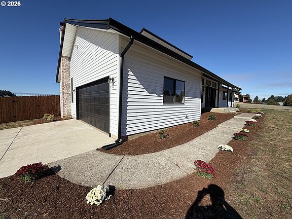 4th image of 6524 NE 130th Cir