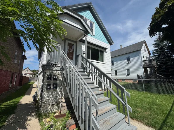 2451 S 9th St #3-B, Milwaukee, WI 53215