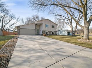 7476 Jeffery Ln S, Cottage Grove, MN 55016