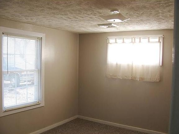 4th image of 1601 S Oakdale Dr