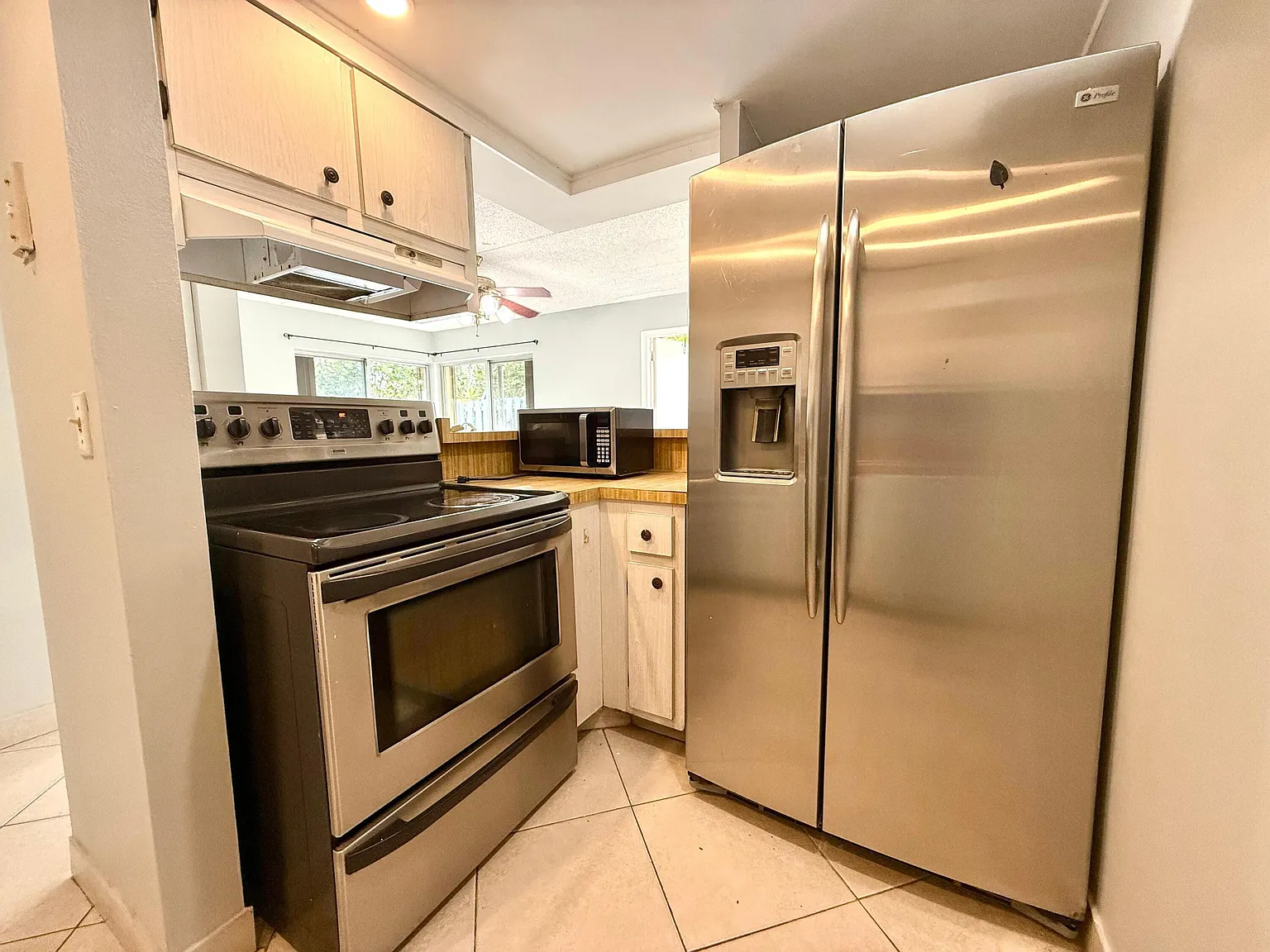 2 bed, 1.5 bath, 880 sqft, $1,850 — Photo 2
