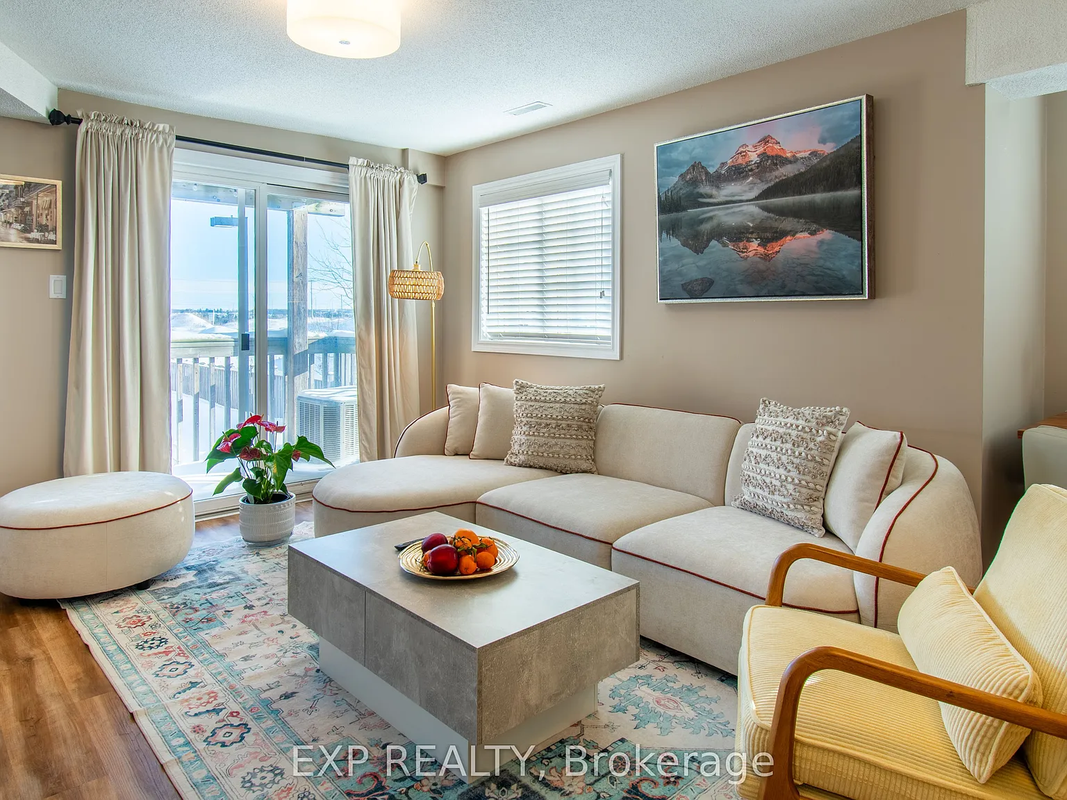 3 bed, $2,700 — Photo 1