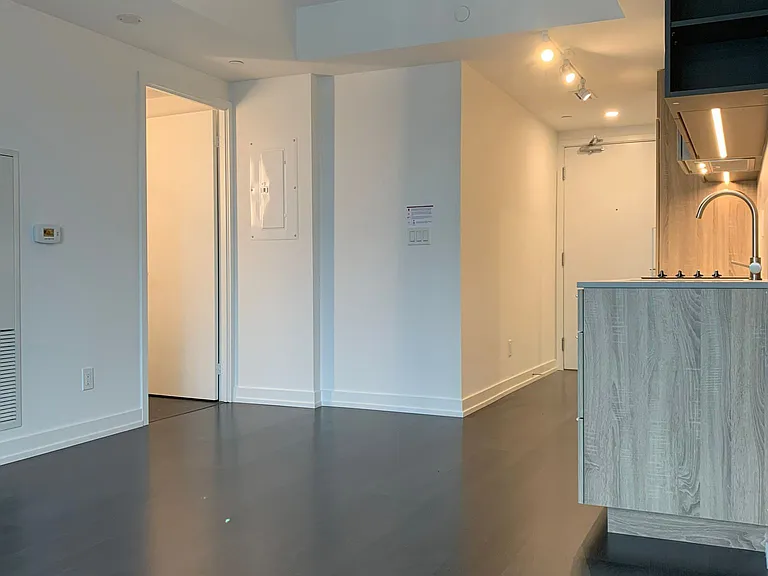 19 Western Battery Rd #3105 — Photo 13