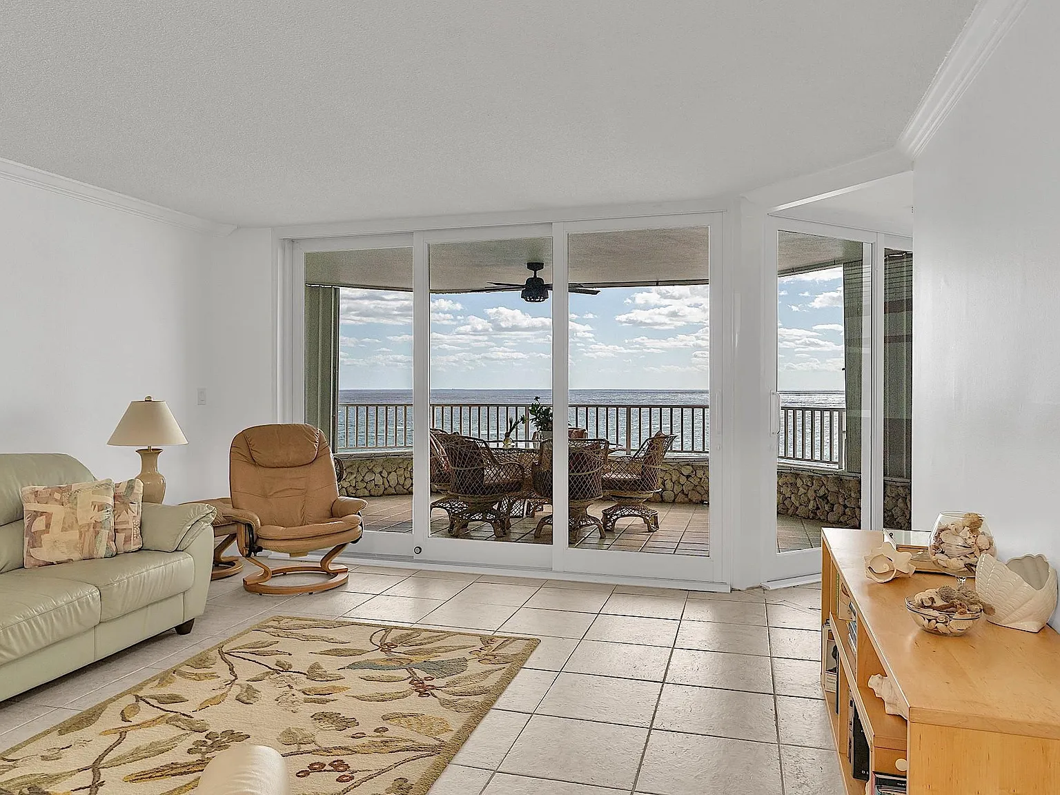 2 bed, 2.0 bath, 1716 sqft, $4,200 — Photo 4