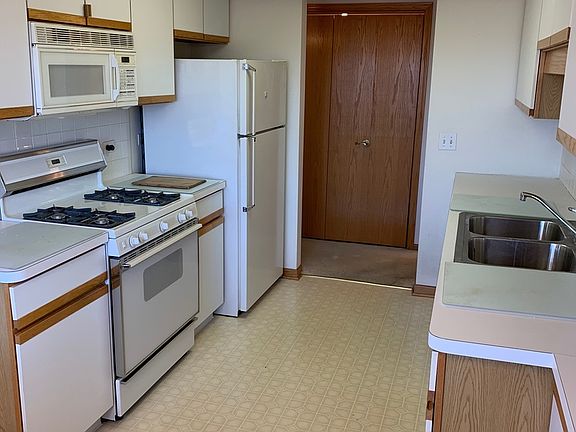 5th image of 7120 N Milwaukee Ave APT 401