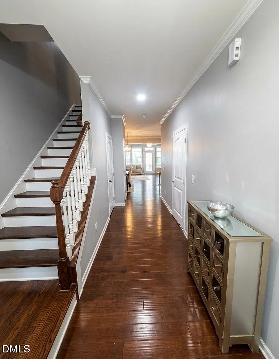 3 bed, 3.5 bath, 2717 sqft, $2,300 — Photo 3