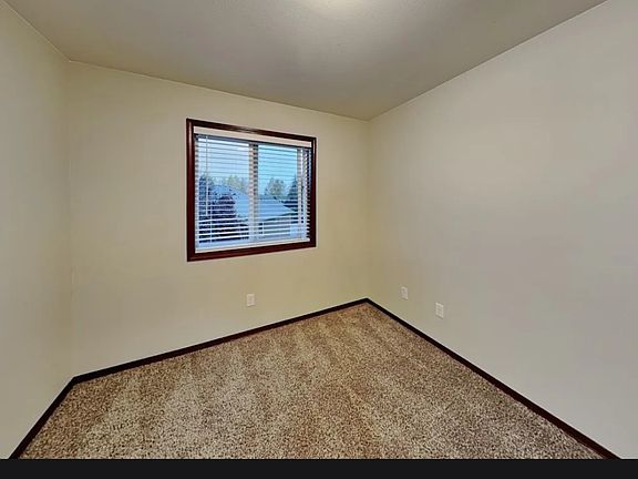 3rd image of 8128 179th Pl NE