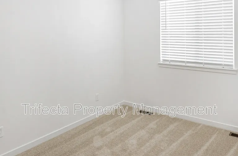 632 Thoroughbred Ln — Photo 12