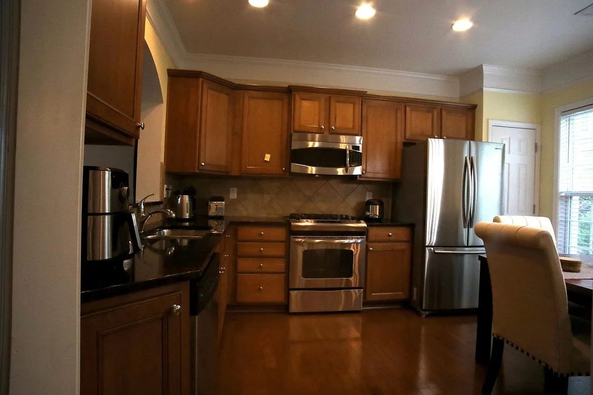 3 bed, 3.5 bath, 1869 sqft, $2,950 — Photo 3