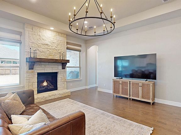 5th image of 817 Fallbrook Ave