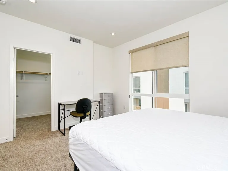 1814 E 1st St #330 — Photo 21