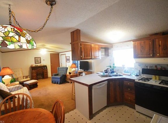 4th image of 8 Carrie Ln #8