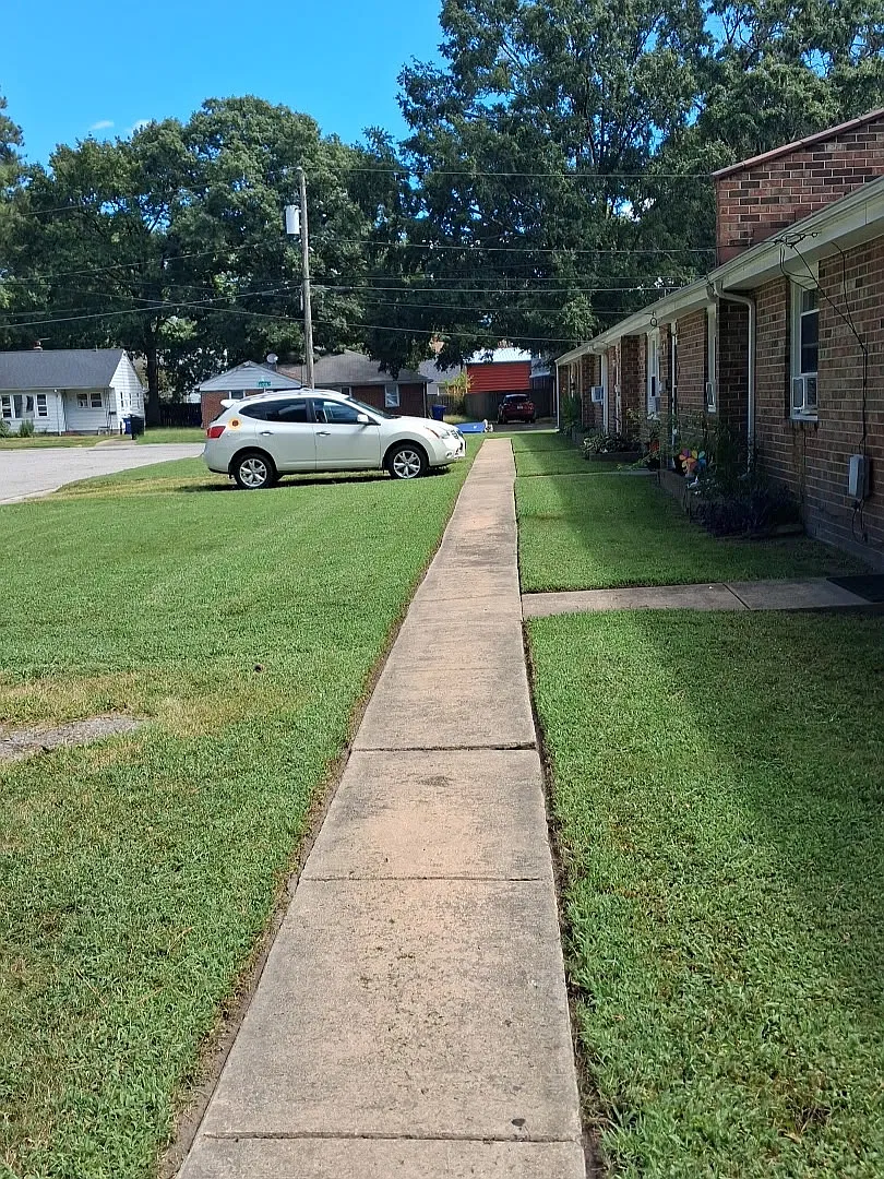 3 bed, 920 sqft, $1,500 — Photo 1