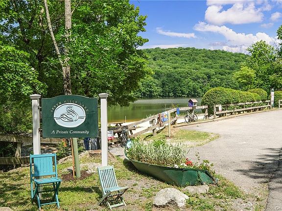 3rd image of 130 Seven Hills Lake Dr