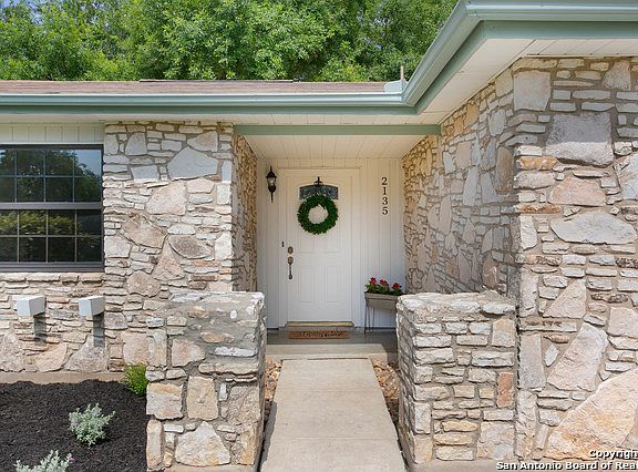 3rd image of 2135 Davy Crockett Dr