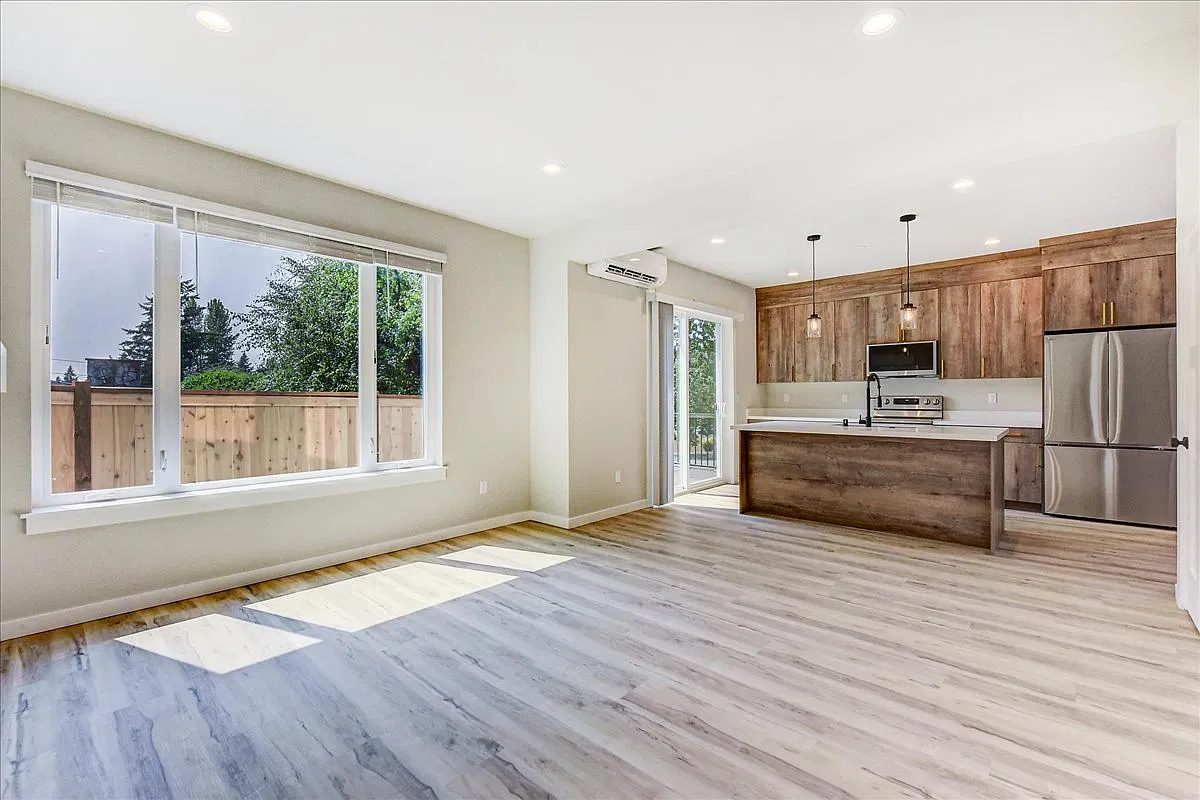 4 bed, 2.5 bath, 1815 sqft, $3,050 — Photo 2