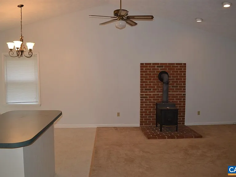 15 Englewood Dr — Photo 7