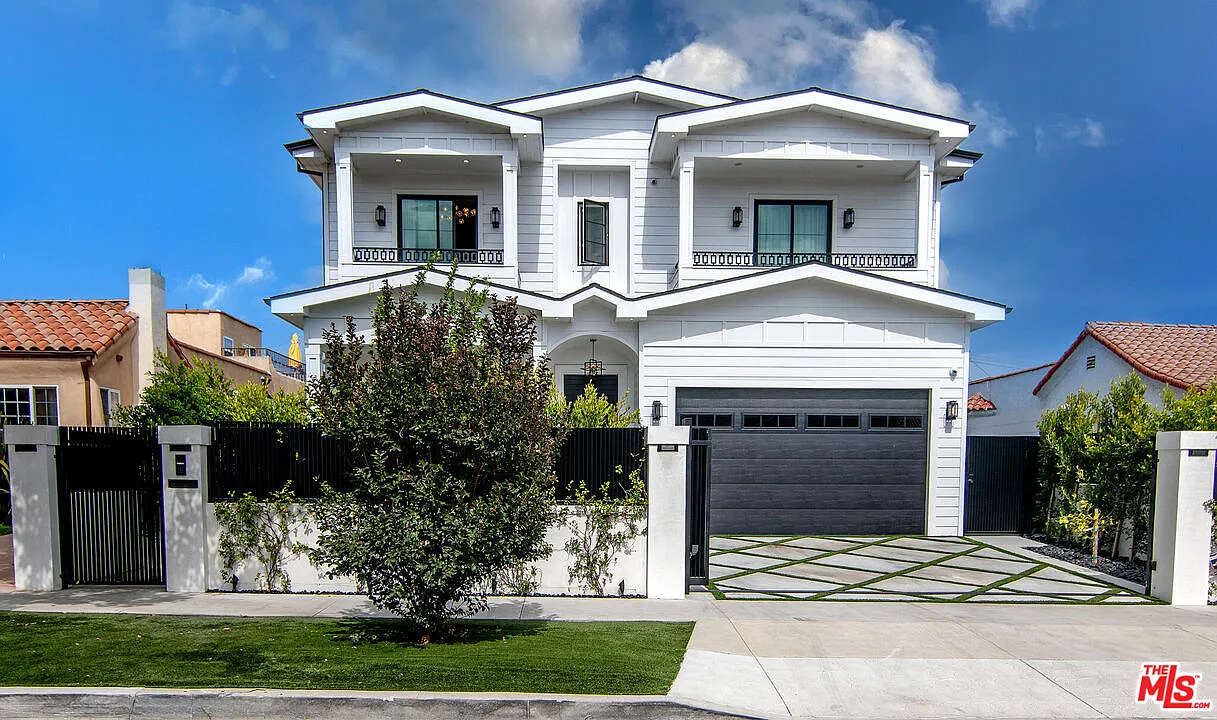 5 bed, 7.0 bath, 6500 sqft, $25,999 — Photo 1