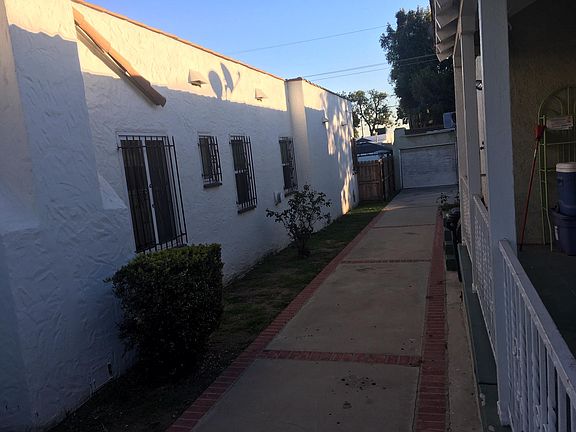 4th image of 3736 W 58th Pl