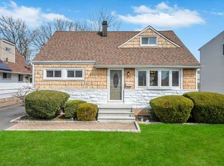 1 Prince St, Hicksville, NY 11801