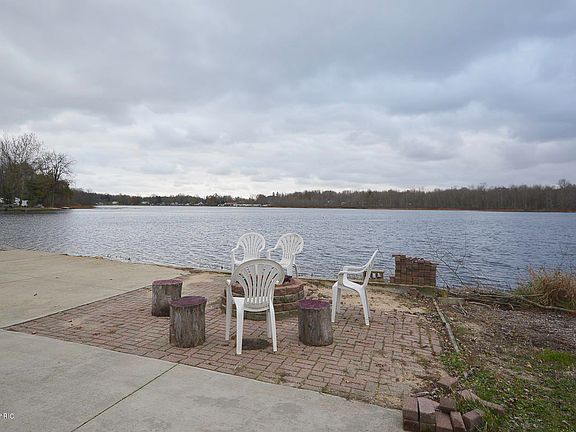 3rd image of 138 Peterson Dr