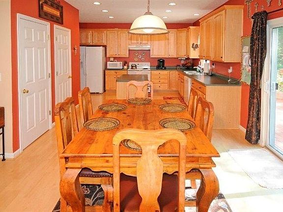 4th image of 811 Hawthorne Hill Dr