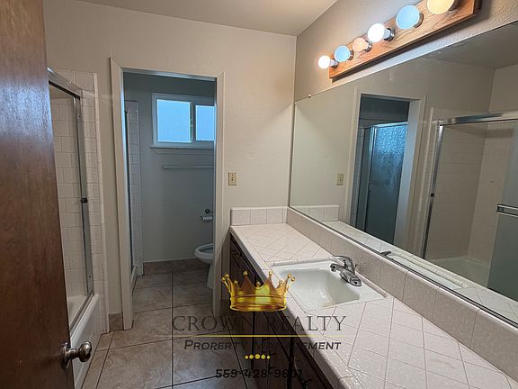 4th image of 703 Mariposa Ave