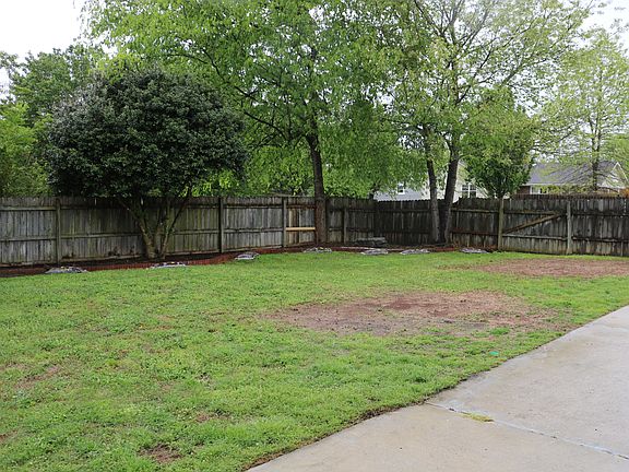 2nd image of 1010 Brighton Cir SE