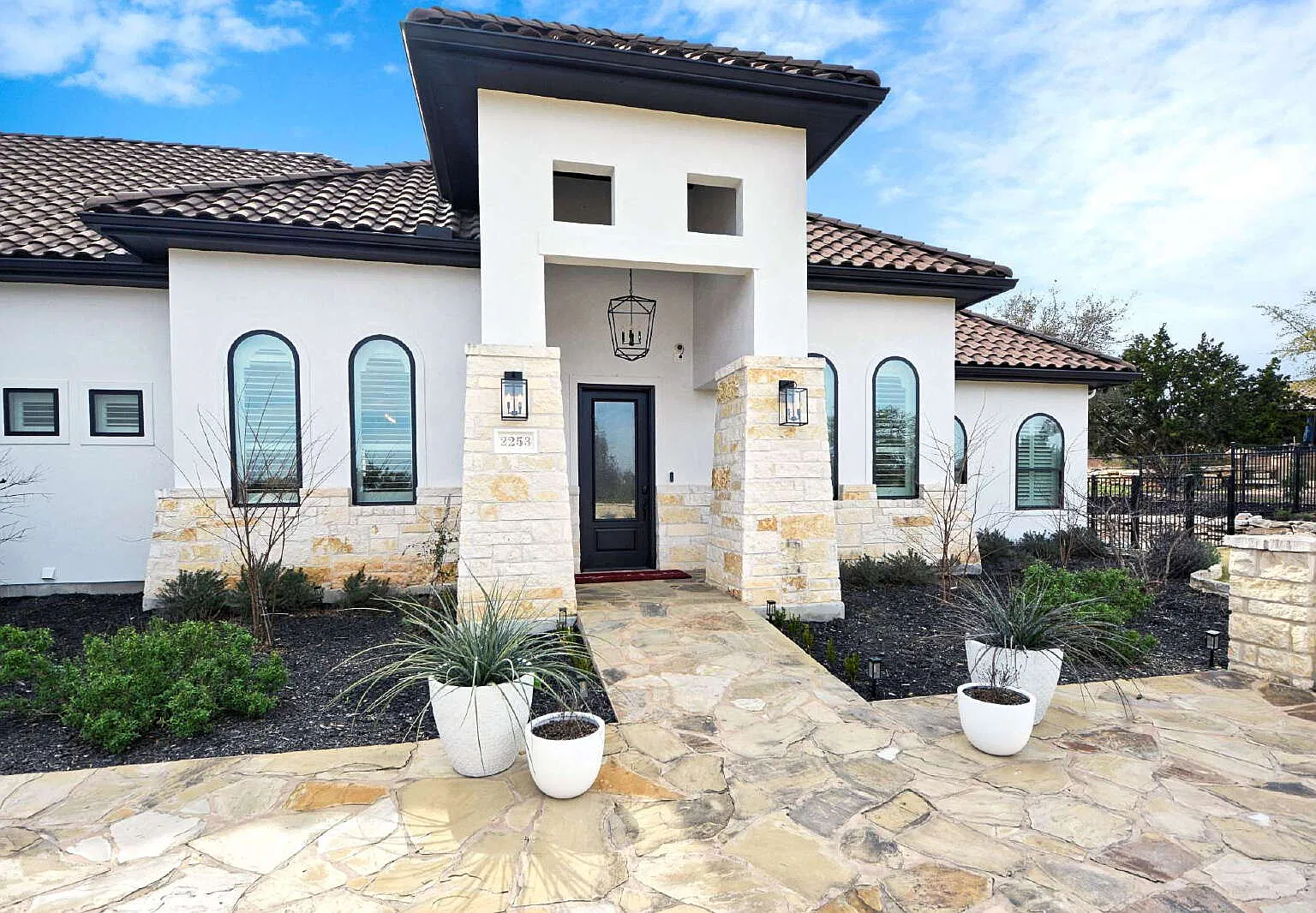 5 bed, 4.5 bath, 3830 sqft, $4,800 — Photo 2