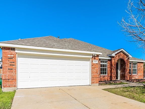 3rd image of 1205 Hampton Dr