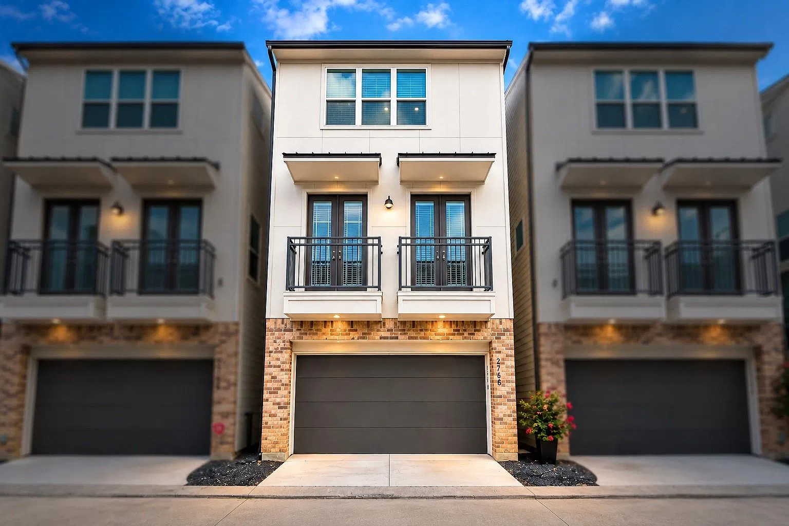 3 bed, 3.5 bath, 2480 sqft, $3,000 — Photo 1