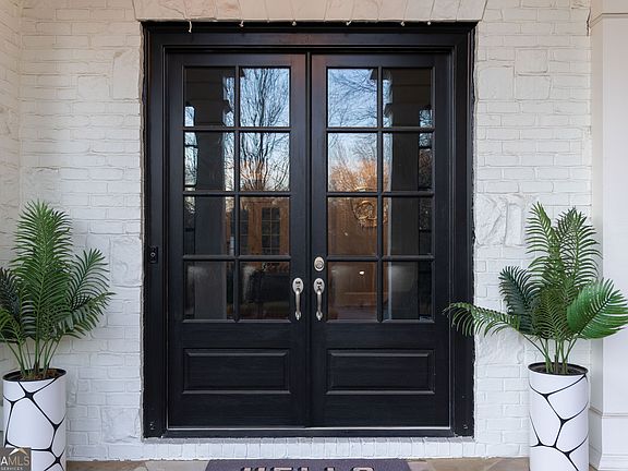2nd image of 980 Fenimore Cir