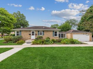 422 N Emerson St, Mount Prospect, IL 60056