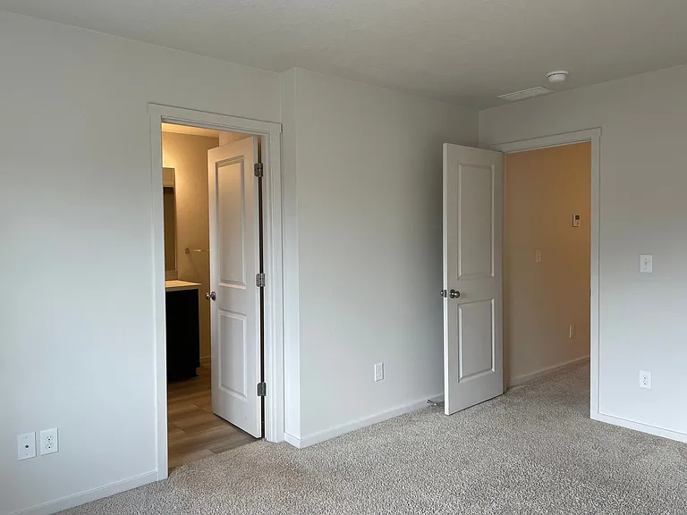 2140 NE 115th Ct — Photo 24