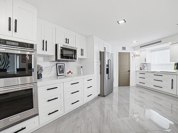 4th image of 1627 Riverview Road #615