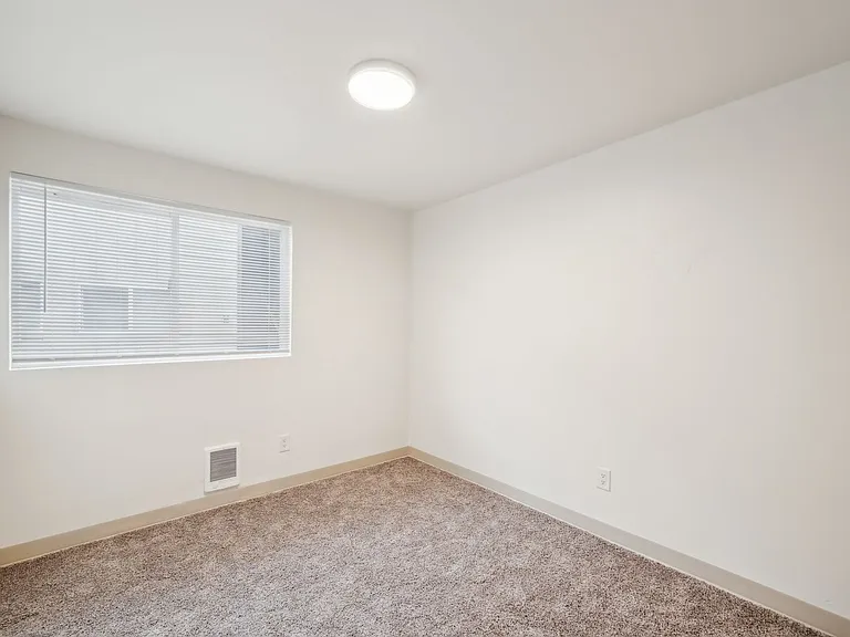 The 1800 Place Apartments — Photo 25