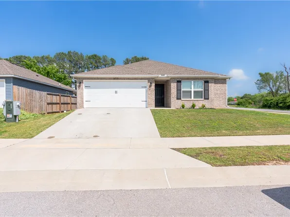 3715 S 1st Pl, Rogers, AR 72758